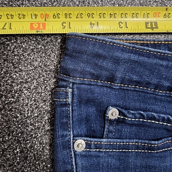Levi's Women's Jeans Size 29 Blue Denim 711 Skinny Medium Wash 5-Pocket Design - Picture 10 of 12